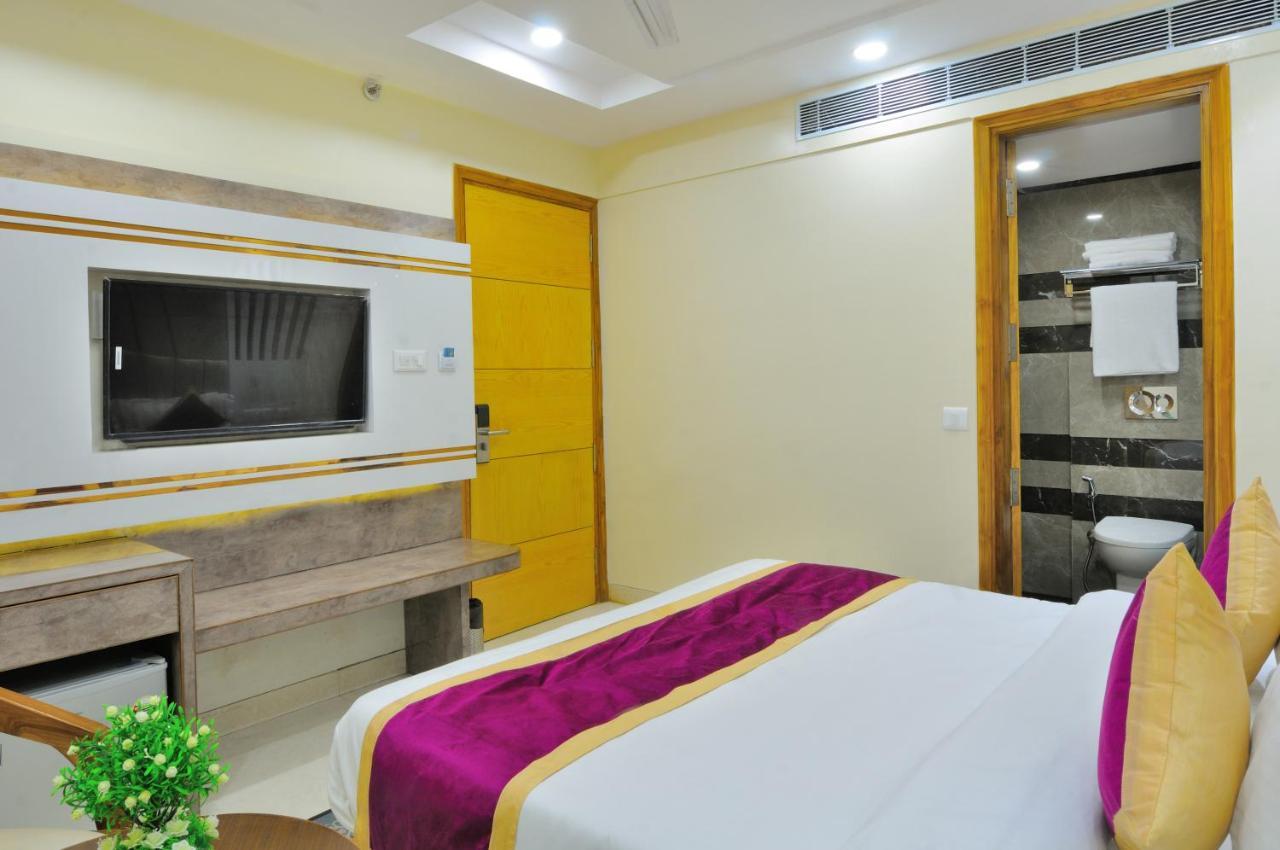 Hotel Worth Newly Bulit - Yeni Delhi Dış mekan fotoğraf